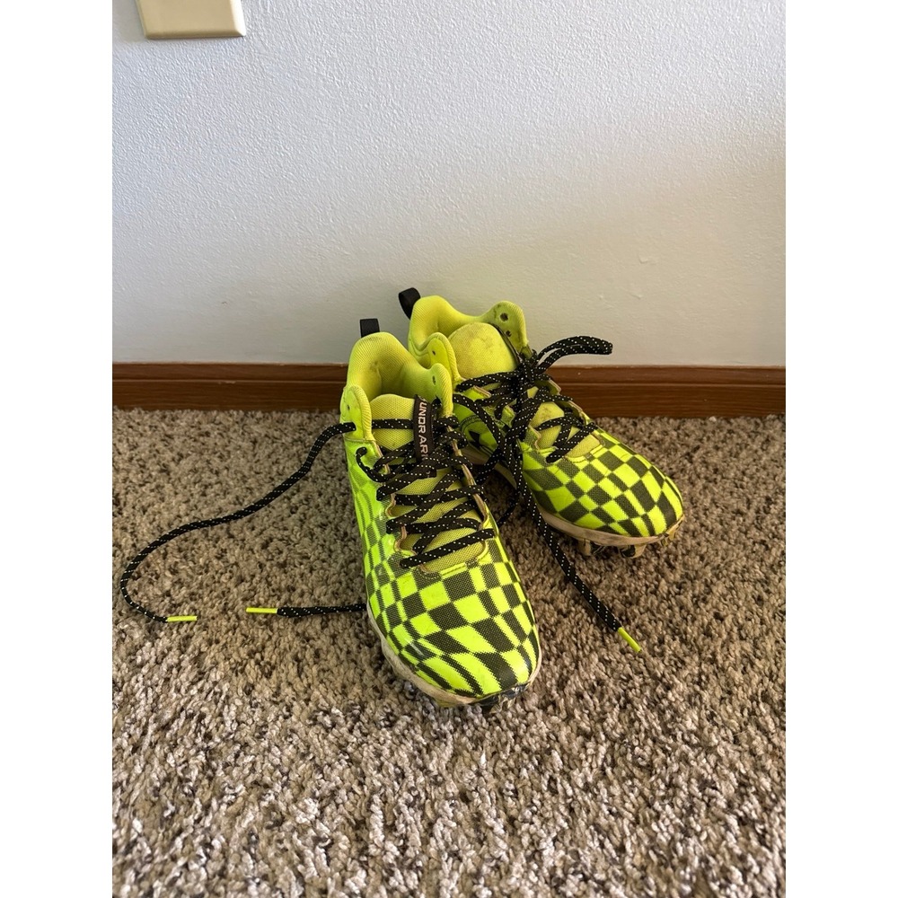 Under Armour Spotlight Franchise 3 RM youth football cleats Size 4